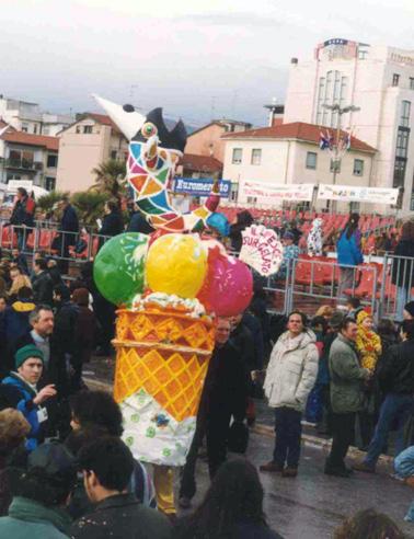 Il pesce sur-gelato di Glauco Dal Pino - Maschere Isolate - Carnevale di Viareggio 1996