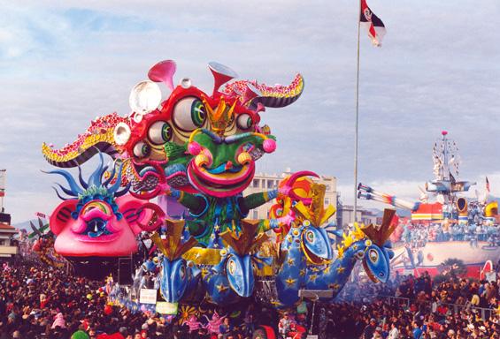 Noi alieni non siamo razzisti, e voi? di Fabrizio Galli - Carri grandi - Carnevale di Viareggio 1996