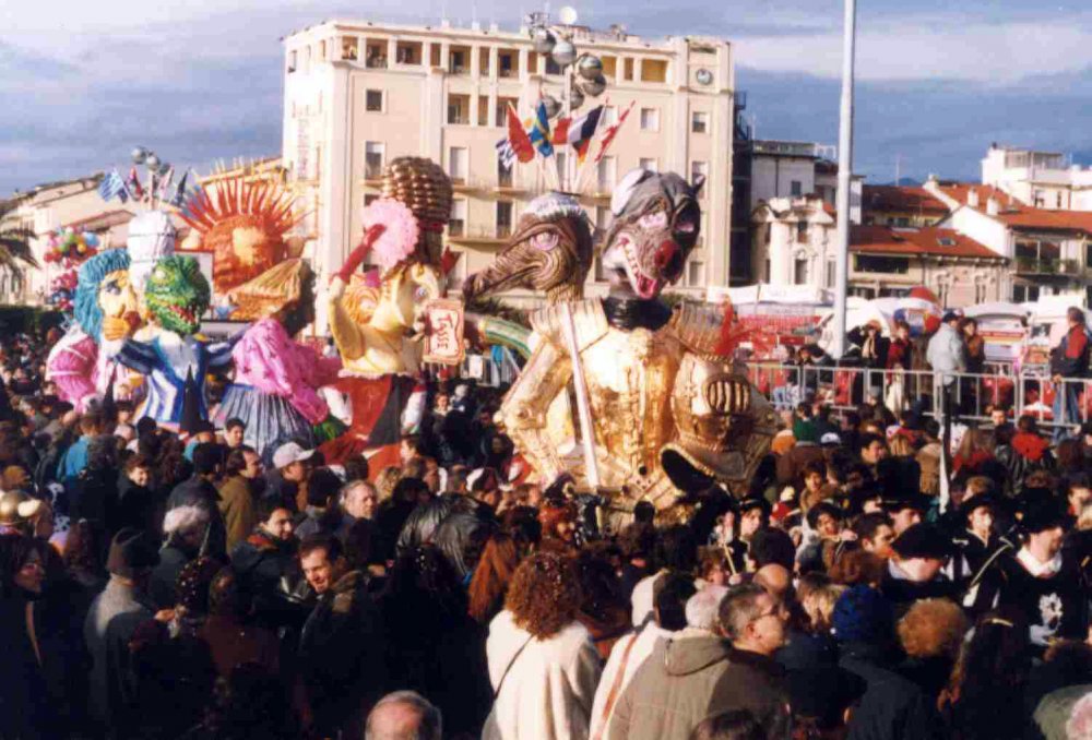 Non è bello ciò che è bello, ma è bello... di Floriano Marchi - Mascherate di Gruppo - Carnevale di Viareggio 1996