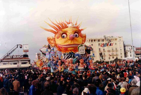 Scandali al sole di Piero Farnocchia (prog. Luciano Tomei) - Carri piccoli - Carnevale di Viareggio 1996