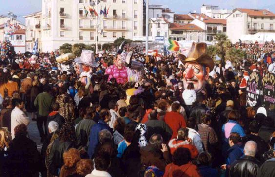 Cinema, ha 101 anni ma non li dimostra di Simone Politi e Federica Lucchesi - Mascherate di Gruppo - Carnevale di Viareggio 1997