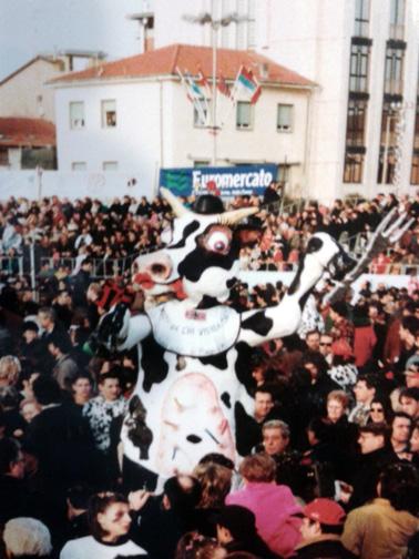 Indovina... chi viene a cena di Massimiliano Marmugi - Maschere Isolate - Carnevale di Viareggio 1997