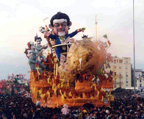 La patata bollente di Arnaldo Galli - Carri grandi - Carnevale di Viareggio 1997