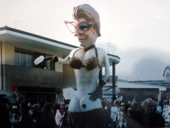 L’osso buco di Alessandro Maltana - Maschere Isolate - Carnevale di Viareggio 1997