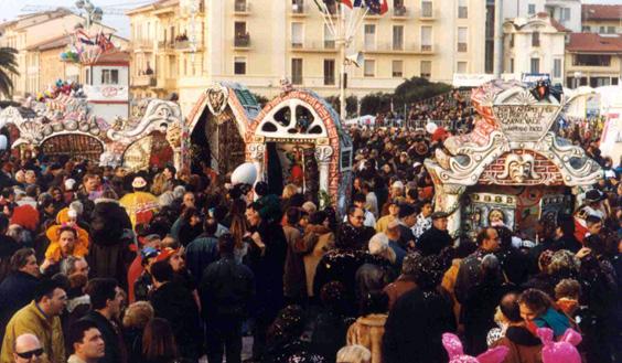 Porte aperte per chi porta il carnevale di Alfredo Ricci - Mascherate di Gruppo - Carnevale di Viareggio 1997