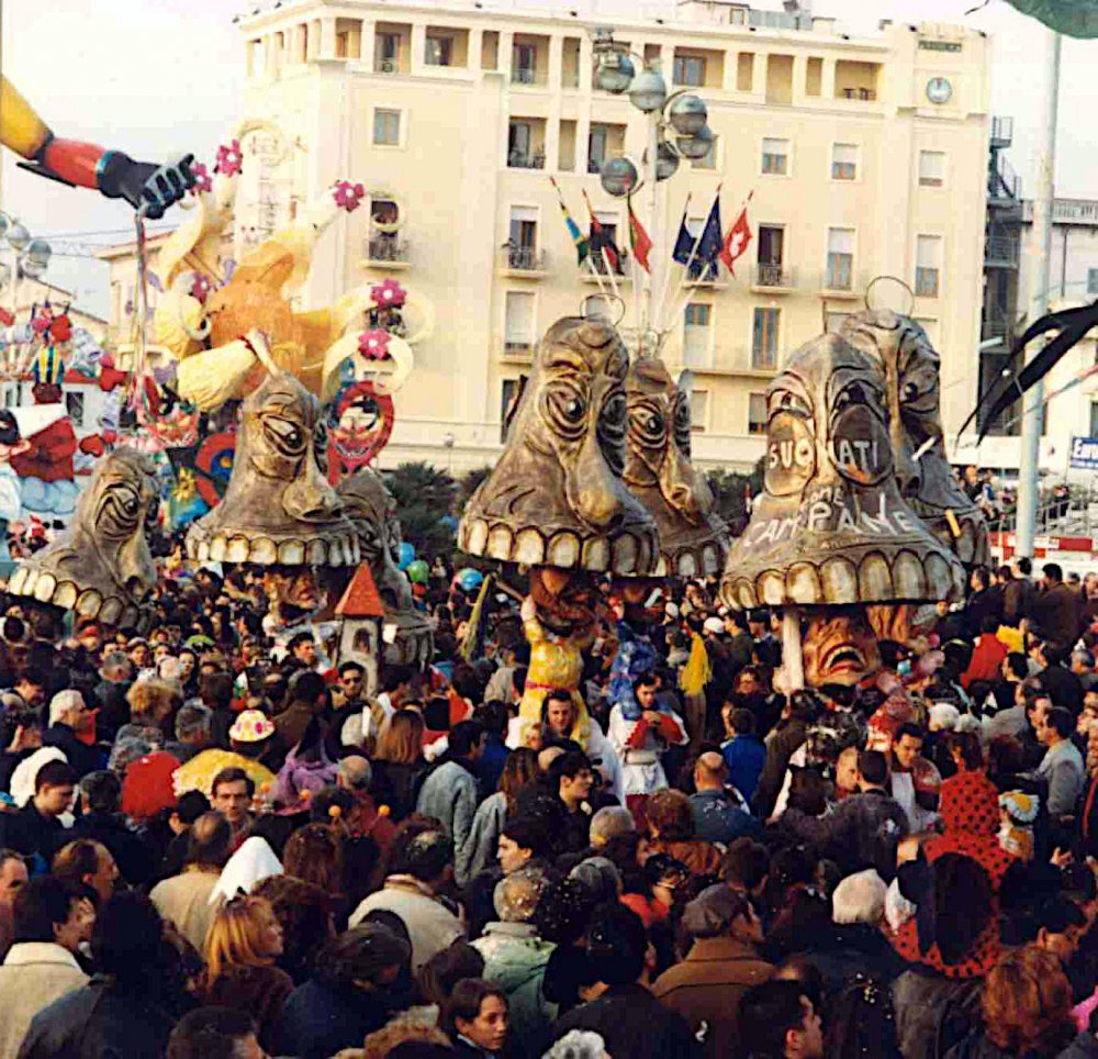 Suonati come campane di Piero Ghilarducci - Mascherate di Gruppo - Carnevale di Viareggio 1997