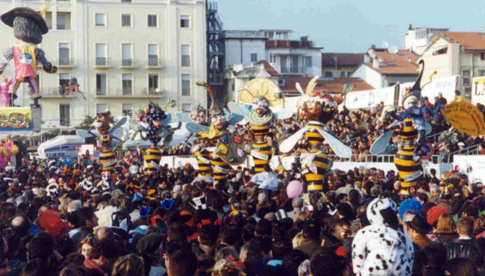 Anche le api viareggine fan le belle mascherine di Alfredo Ricci - Mascherate di Gruppo - Carnevale di Viareggio 1998