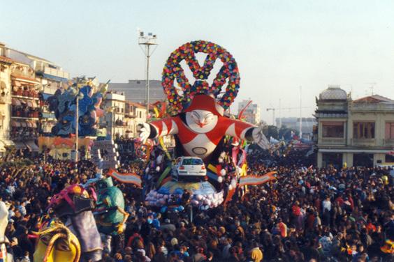 Generazione Golf di Umberto e Stefano Cinquini - Fuori Concorso - Carnevale di Viareggio 1998