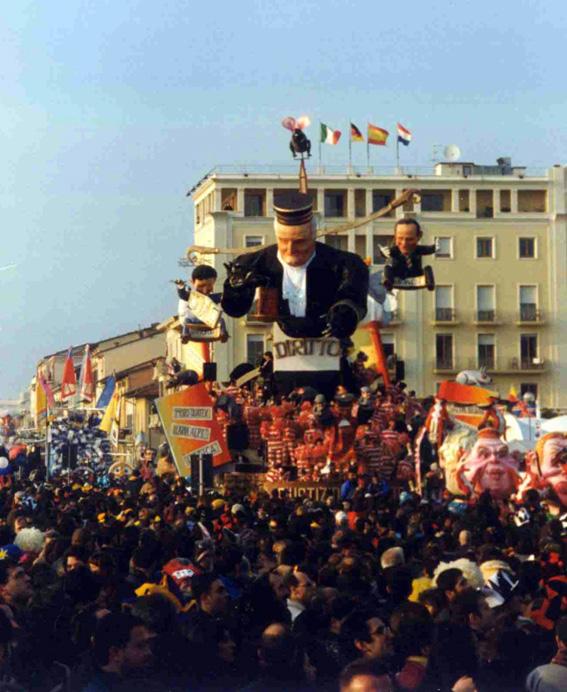 Giustizia è sfatta di Roberto Alessandrini - Carri piccoli - Carnevale di Viareggio 1998