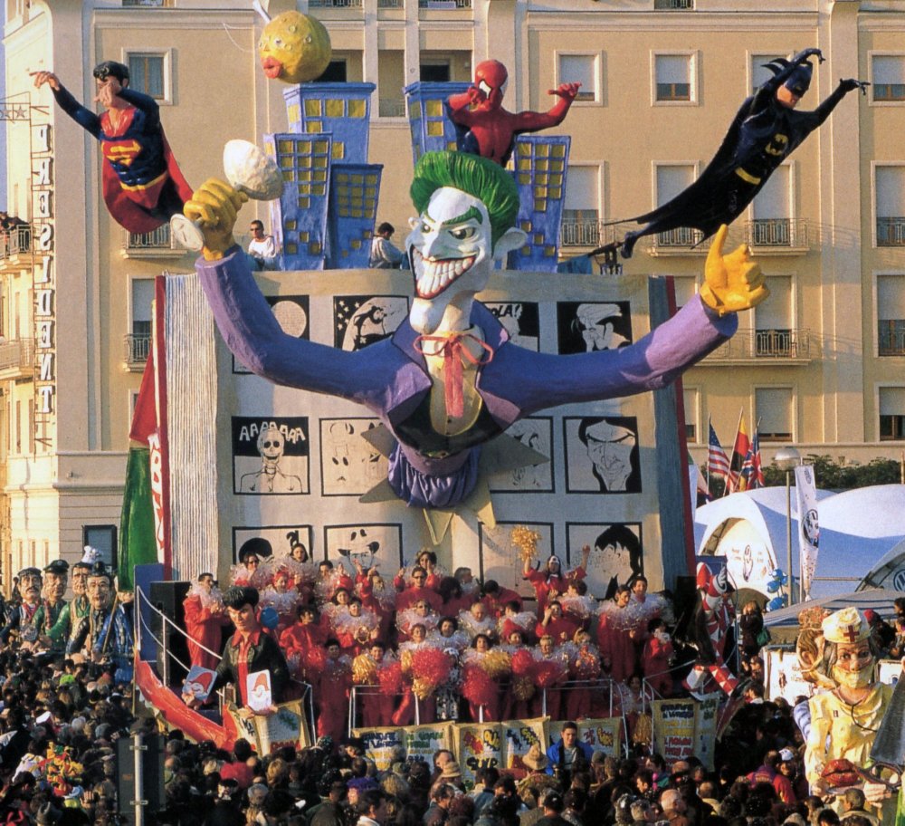 Il mondo piatto rende omaggio a Burlamacco di Giovanni Maggini - Carri piccoli - Carnevale di Viareggio 1998