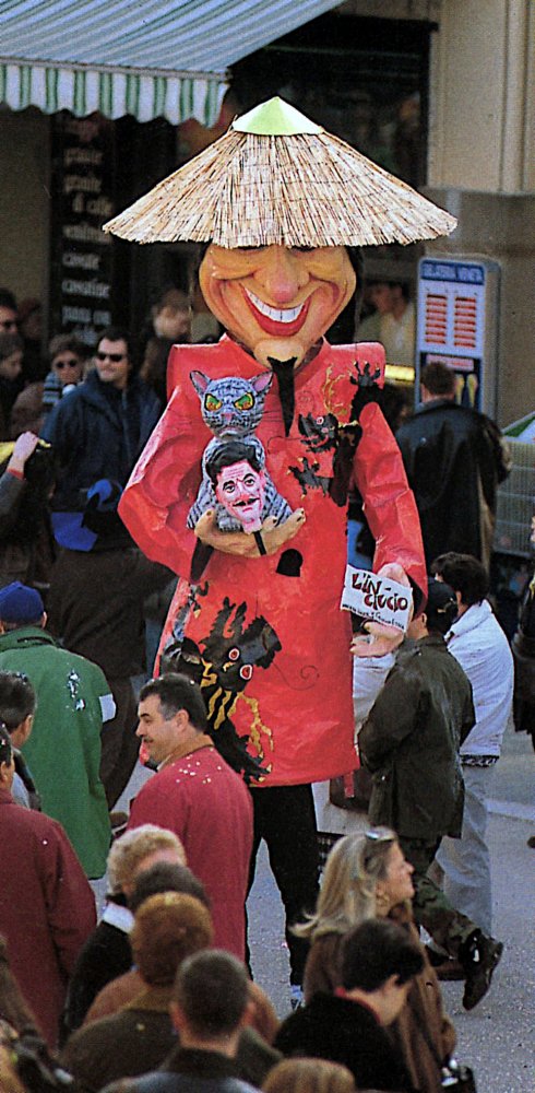 Lin Ciucio di Cristina Etna - Maschere Isolate - Carnevale di Viareggio 1998