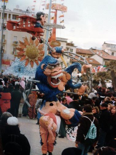 Ciak si rigira di Fulvio Rey - Maschere Isolate - Carnevale di Viareggio 1999