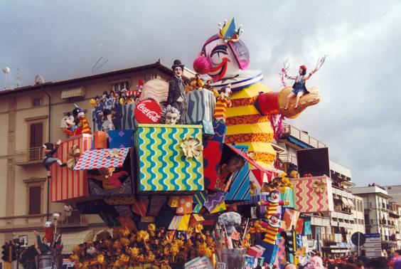 Cosa resterà di Paolo Lazzari (prog.Umberto e Stefano Cinquini) - Carri grandi - Carnevale di Viareggio 1999