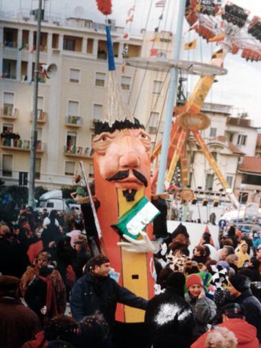 L’appuntato di Michele Minucciani - Maschere Isolate - Carnevale di Viareggio 1999