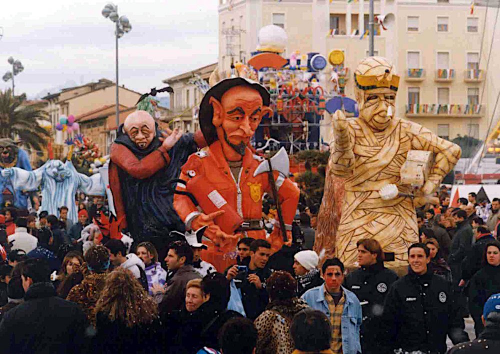 Or non fanno più paura sono solo una frittura di Mario Neri - Mascherate di Gruppo - Carnevale di Viareggio 1999