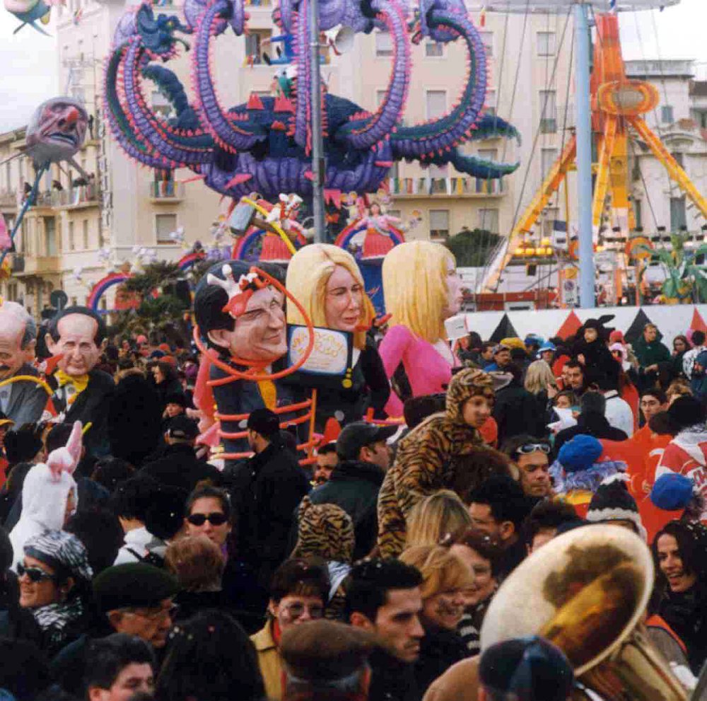 Una lacrima sul riso di Giampiero e Jonah Ghiselli - Mascherate di Gruppo - Carnevale di Viareggio 1999
